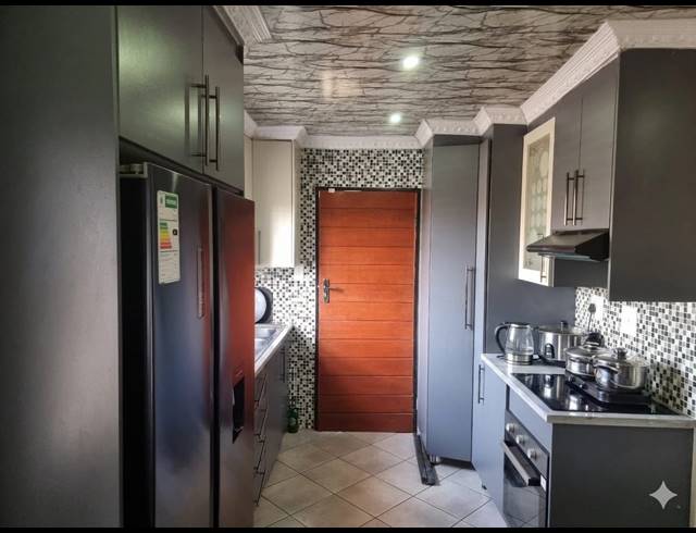 3 BEDROOM HOUSE FOR SALE IN BEVERLEY HILLS